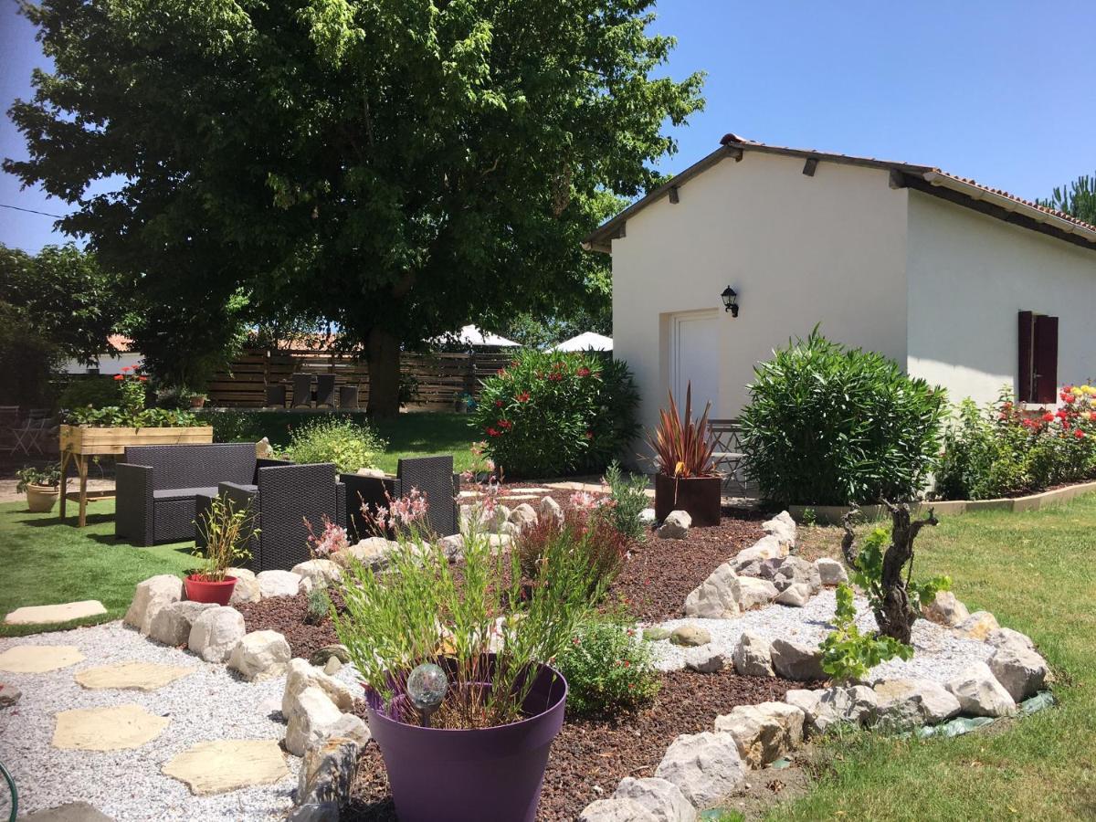 Domaine De La Vigne Bed and Breakfast Cadalen Exterior foto